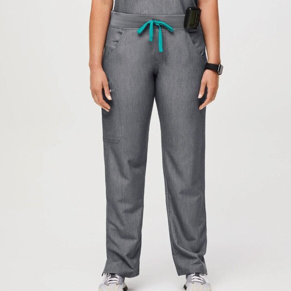 Figs Kade Cargo Scrub Pants in Graphite XS Petite - Picture 1 of 6